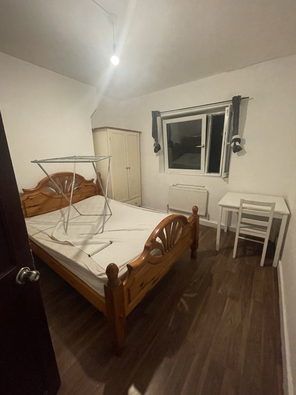 Room Malcolm Road in Greater London