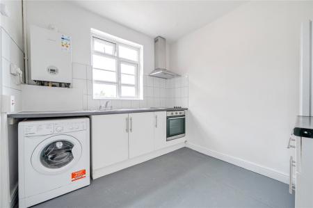 Flat Beaconsfield Road in Greater London