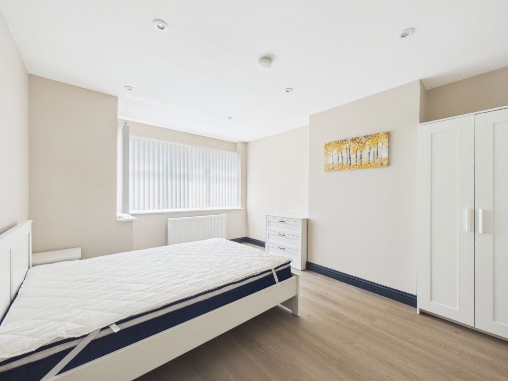 Room Rowley Road in Boston