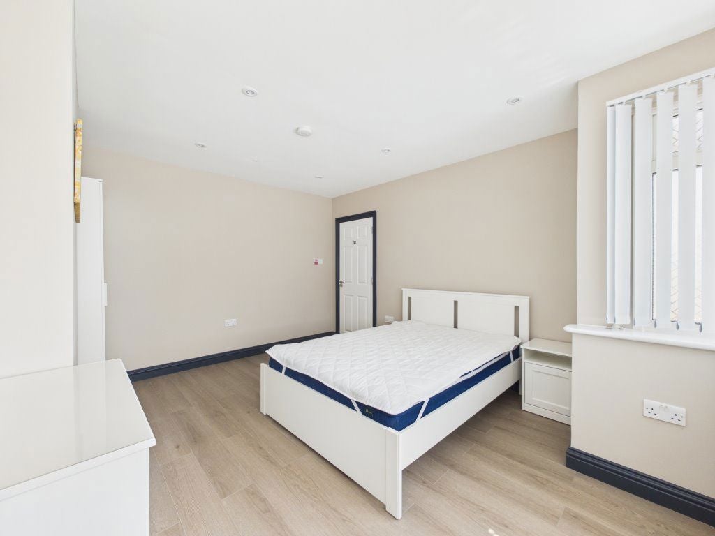 Room Rowley Road in Boston