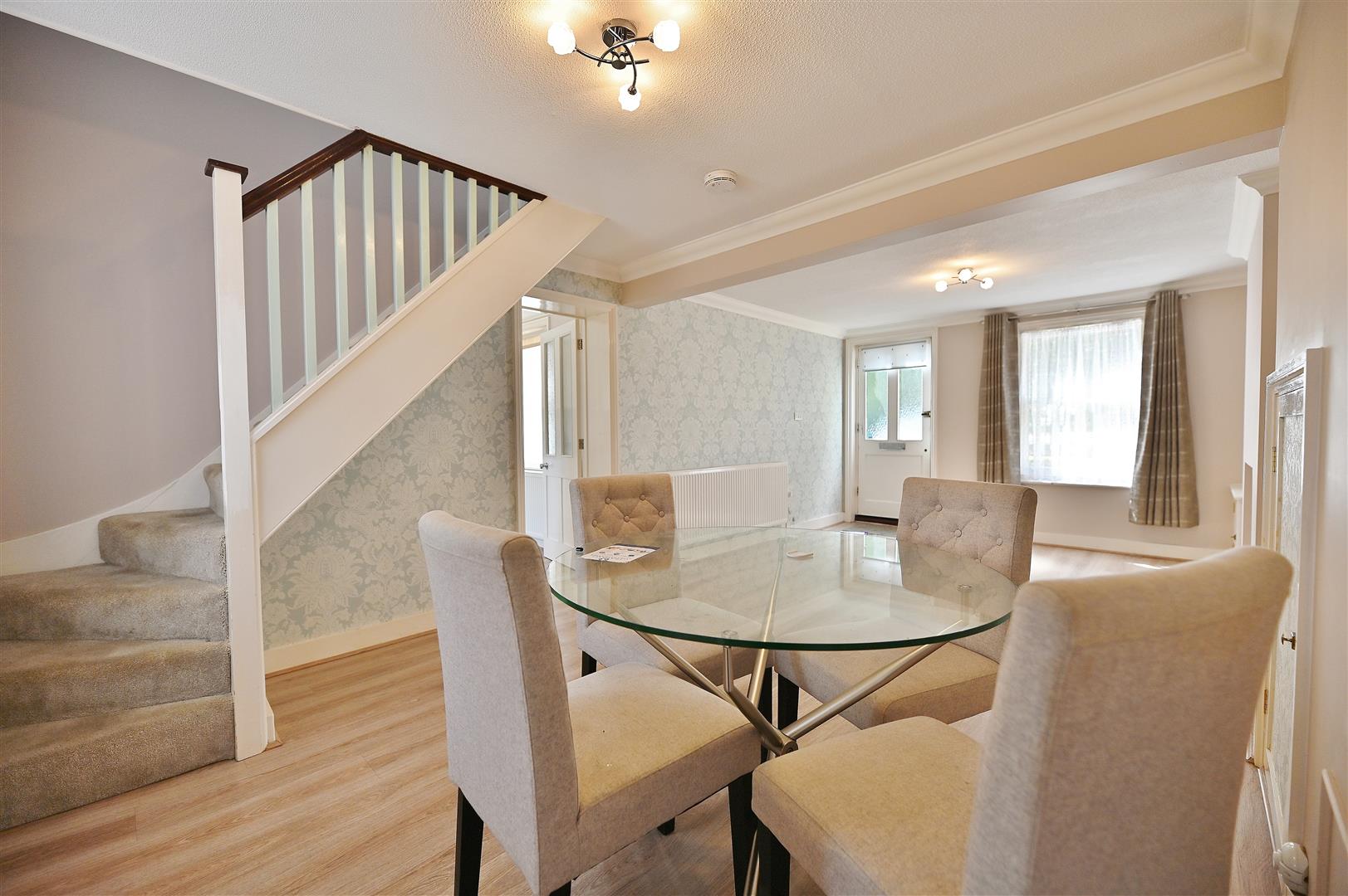 Flat Mossford Green in Greater London