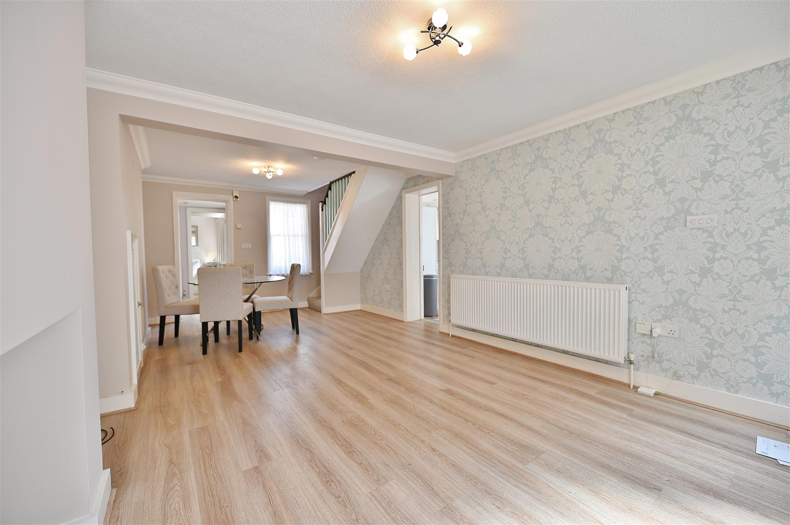 Flat Mossford Green in Greater London