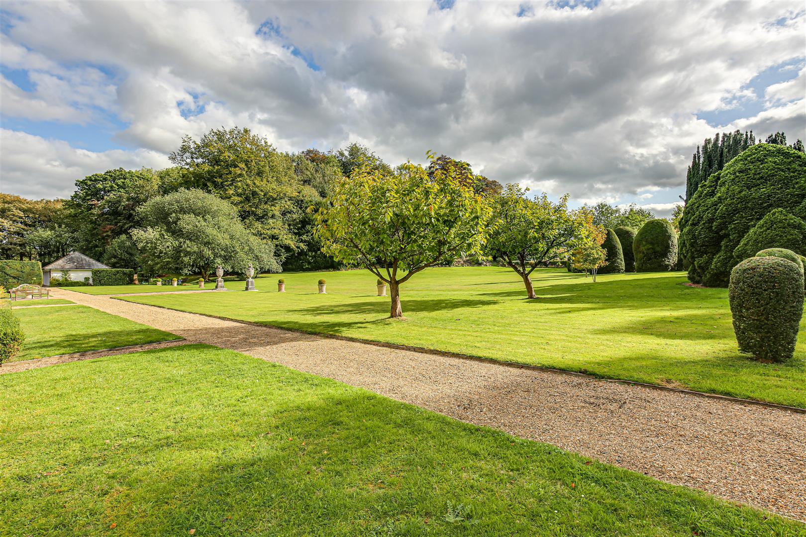 Flat Carne Court in St Dennis