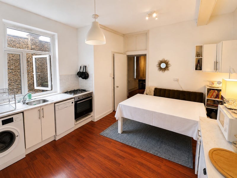 Room Edgware Road in City of Westminster