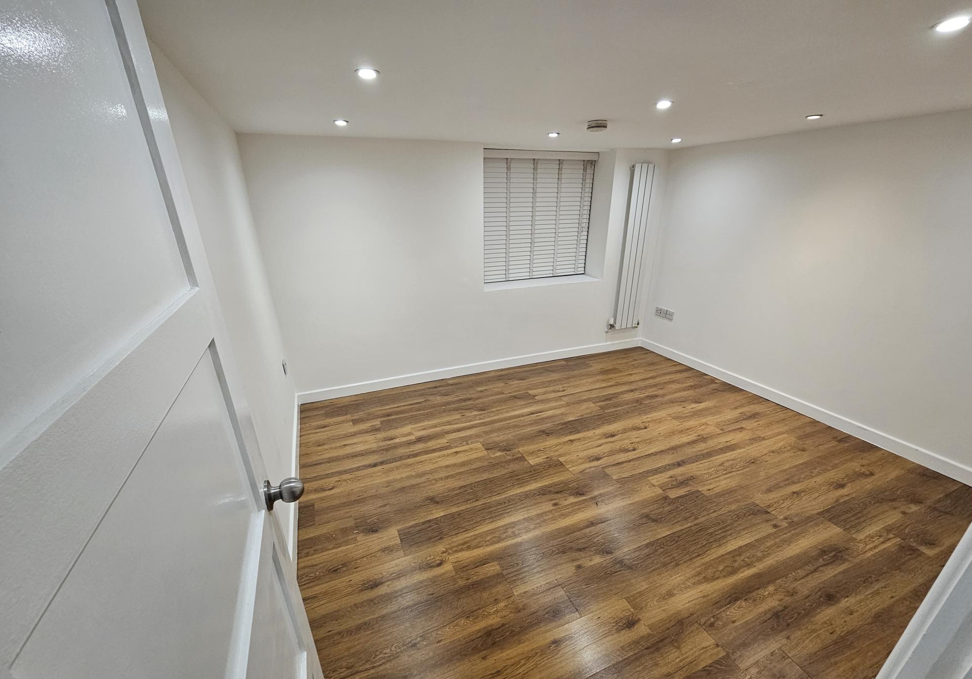 Flat Peckham Hill Street in Greater London