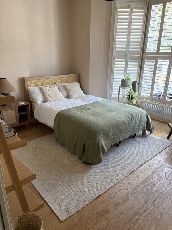 Room St. Stephen's Avenue in Greater London