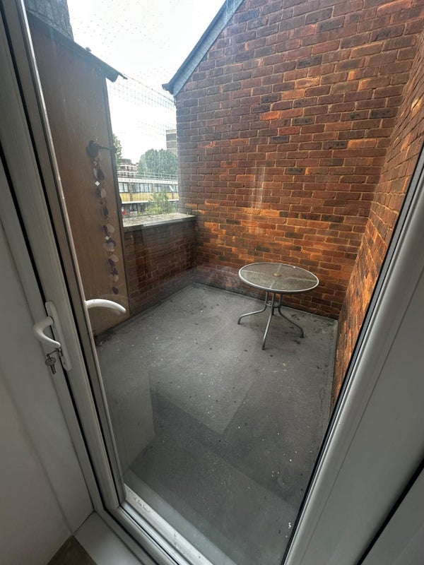 Flat Pitfield Street in Greater London