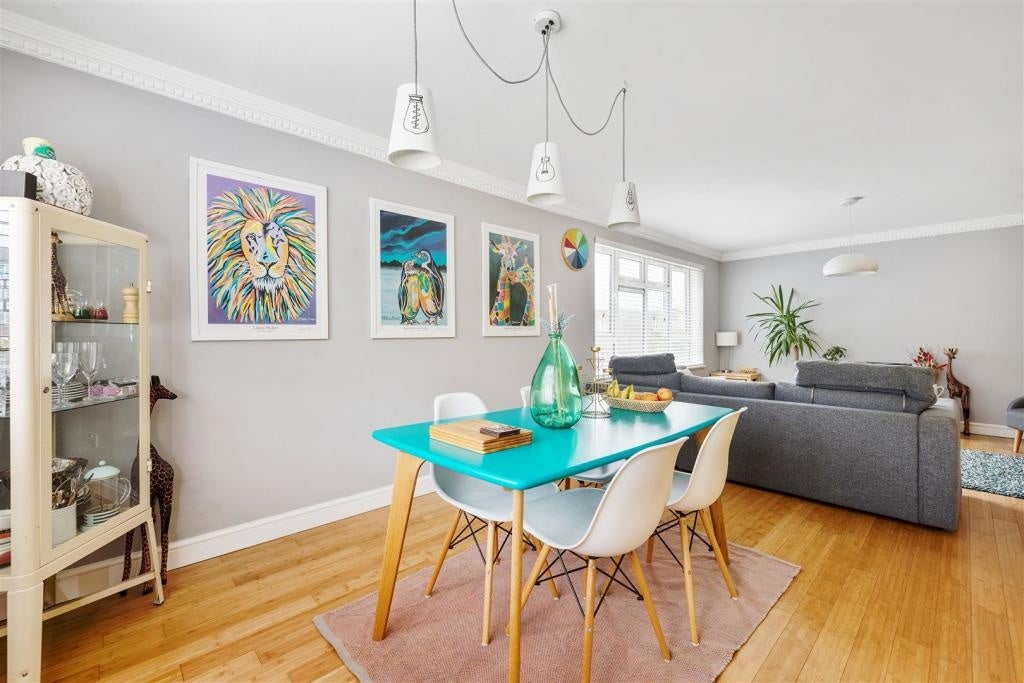 Flat Nagle Close in Greater London
