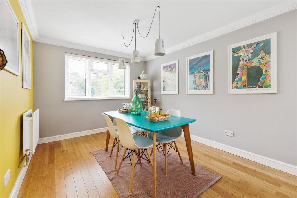 Flat Nagle Close in Greater London