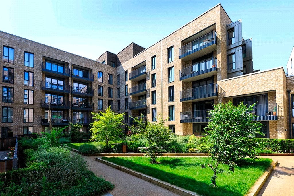 Flat Birch Green in Borough of Spelthorne