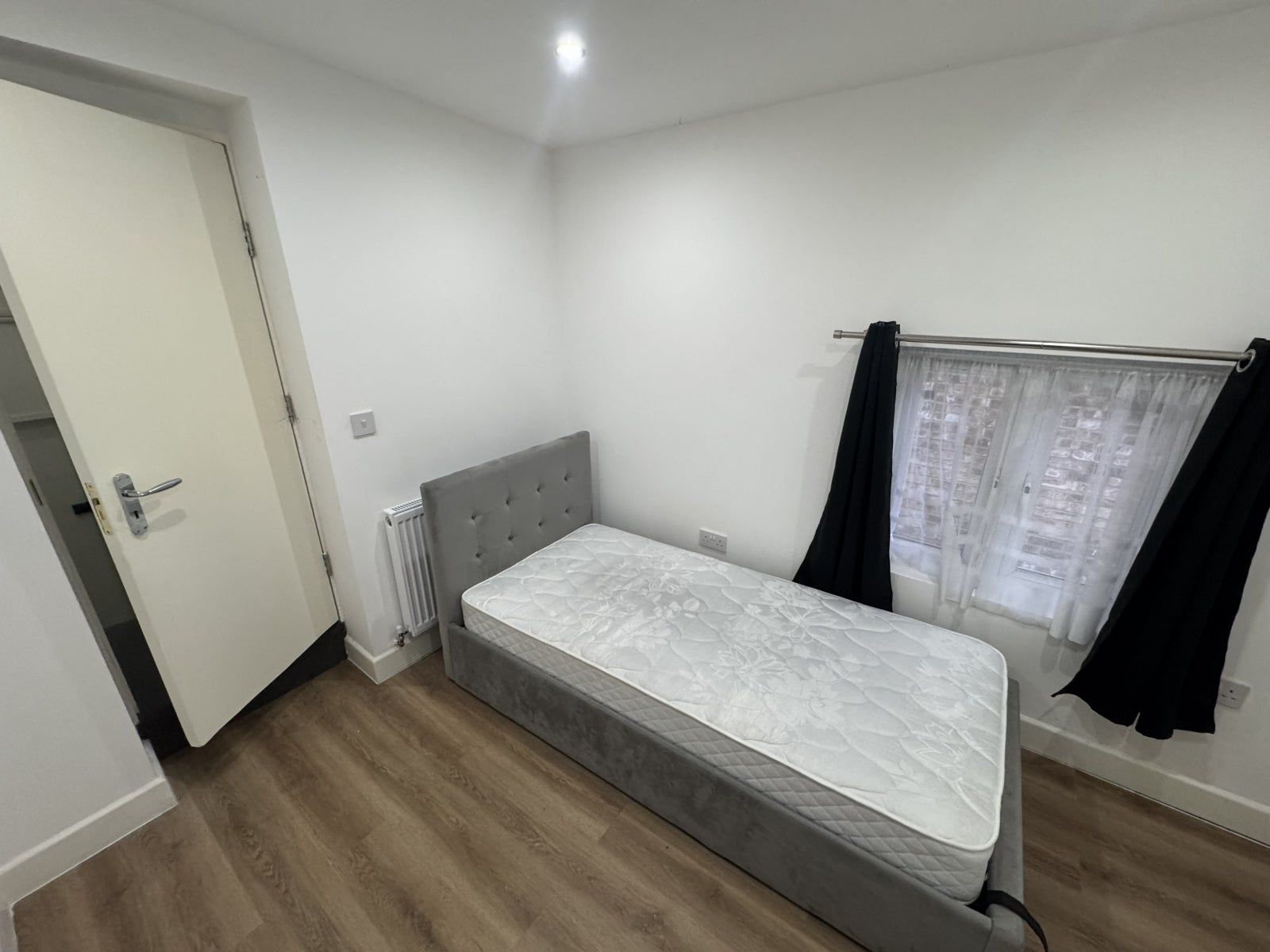 Flat Frances Street in Greater London