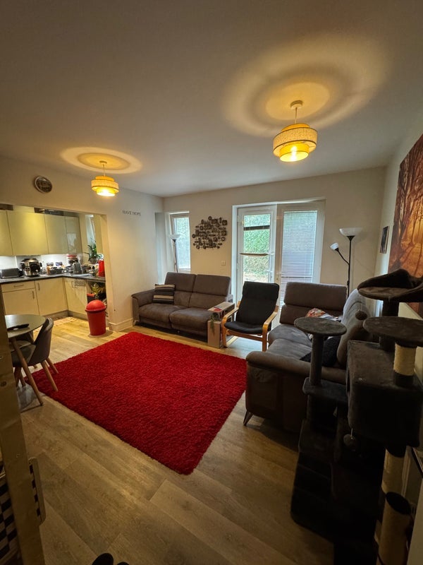 Room West Green Drive in Crawley