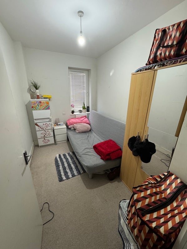 Room West Green Drive in Crawley