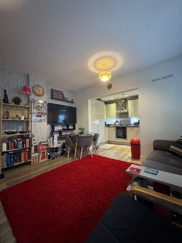 Room West Green Drive in Crawley