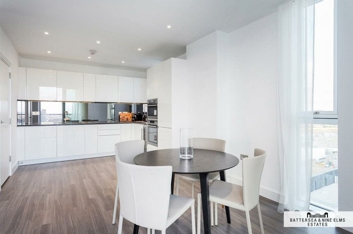 Flat Hebden Place in Greater London