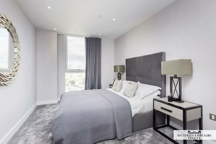 Flat Hebden Place in Greater London