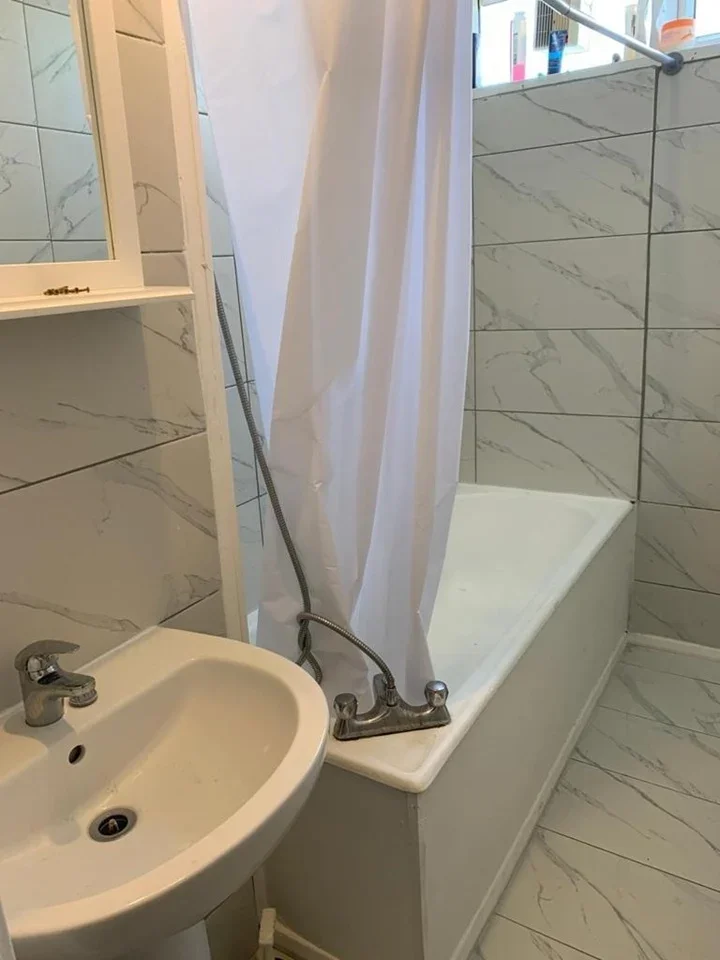 Room Hampson Way in Greater London