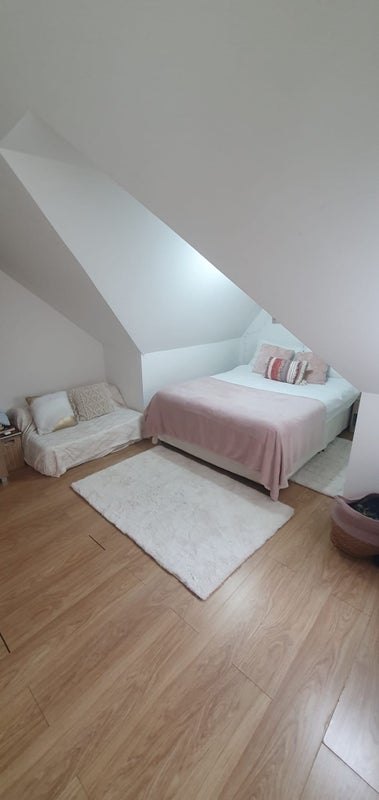 Room Western Avenue in Greater London