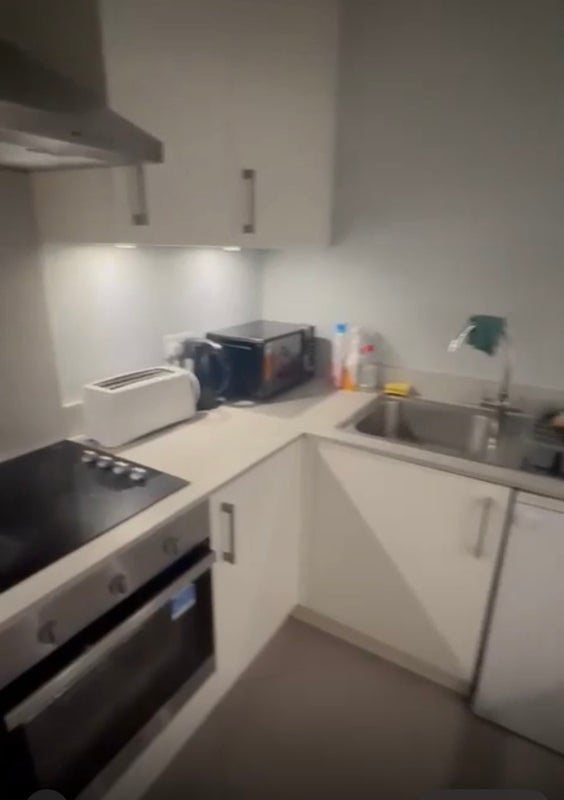 Room Western Avenue in Greater London