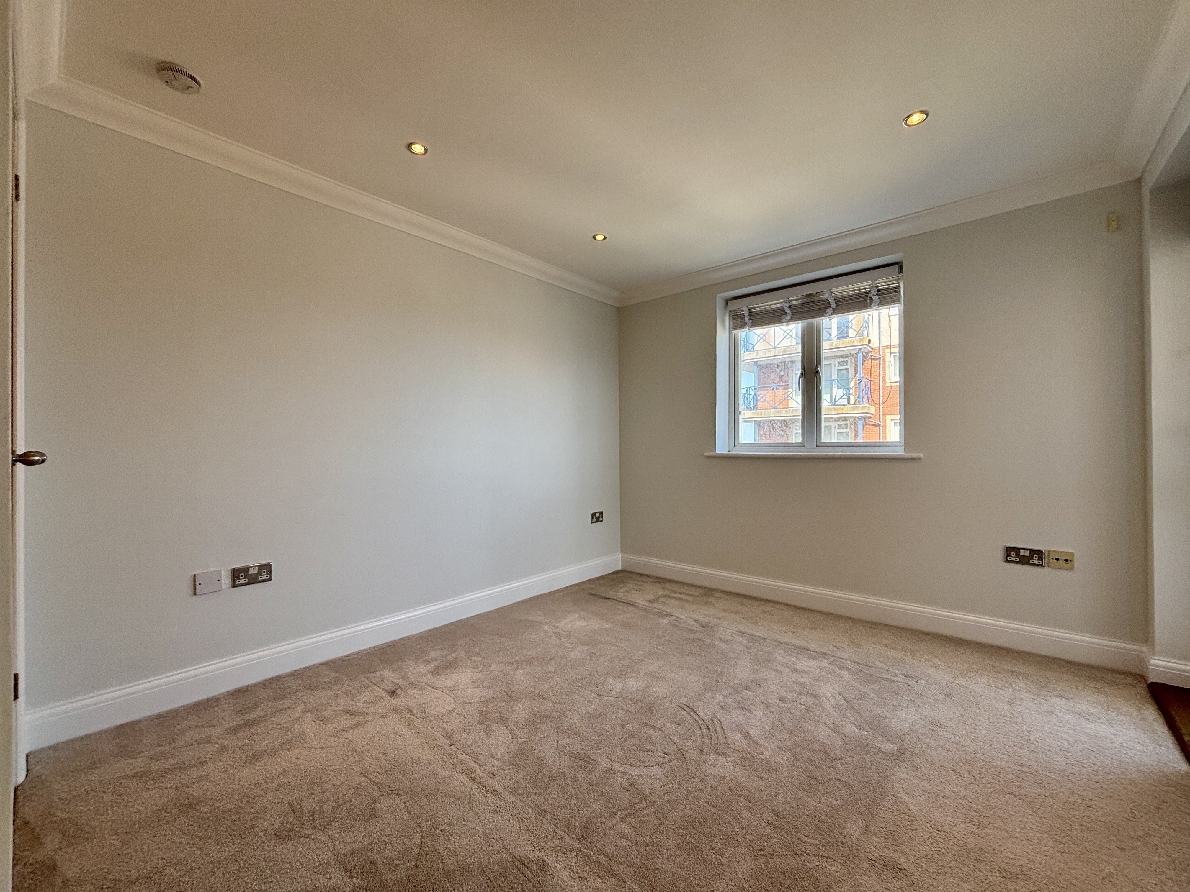 Flat Dominica Court in Eastbourne