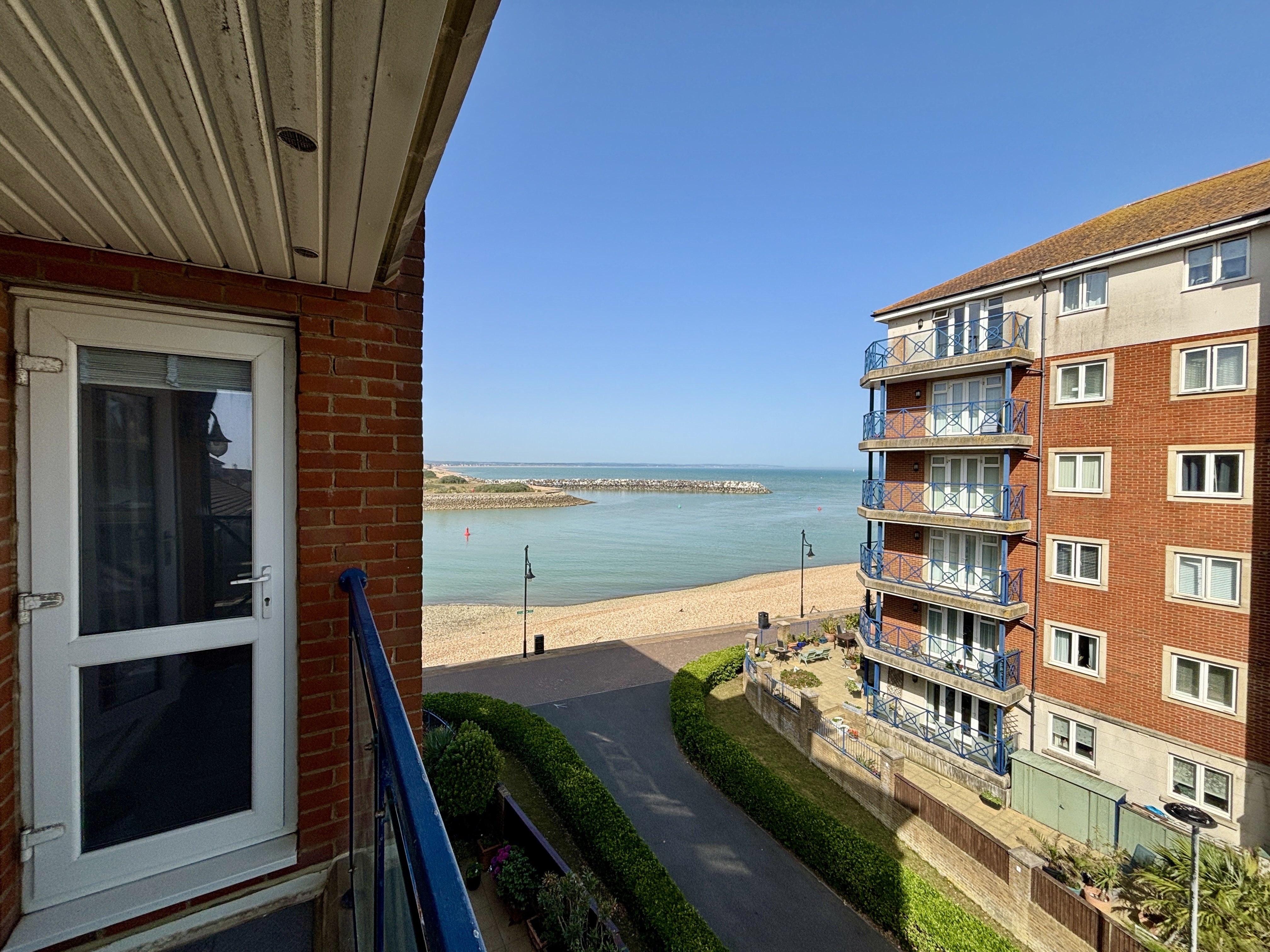 Flat Dominica Court in Eastbourne