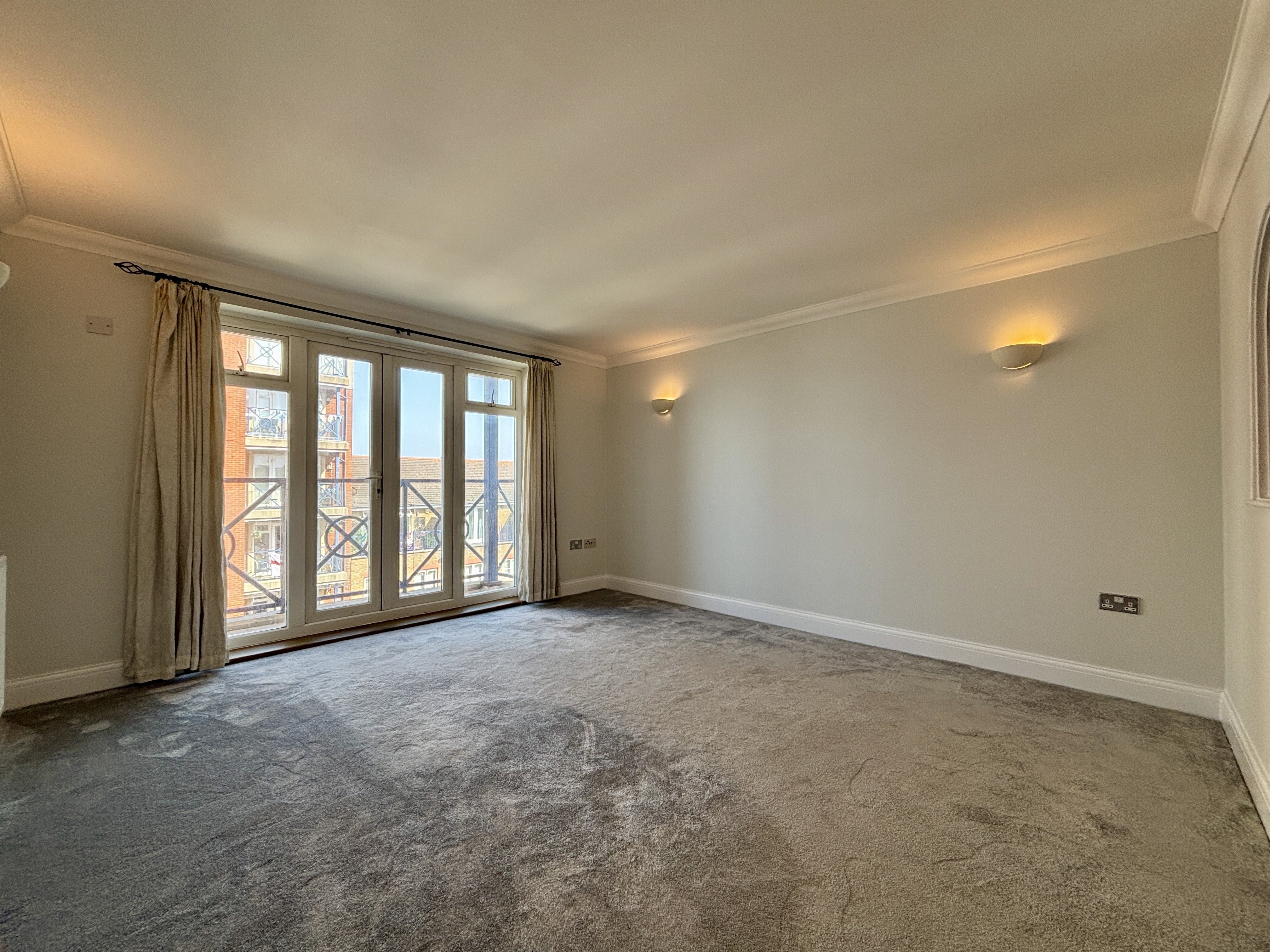 Flat Dominica Court in Eastbourne