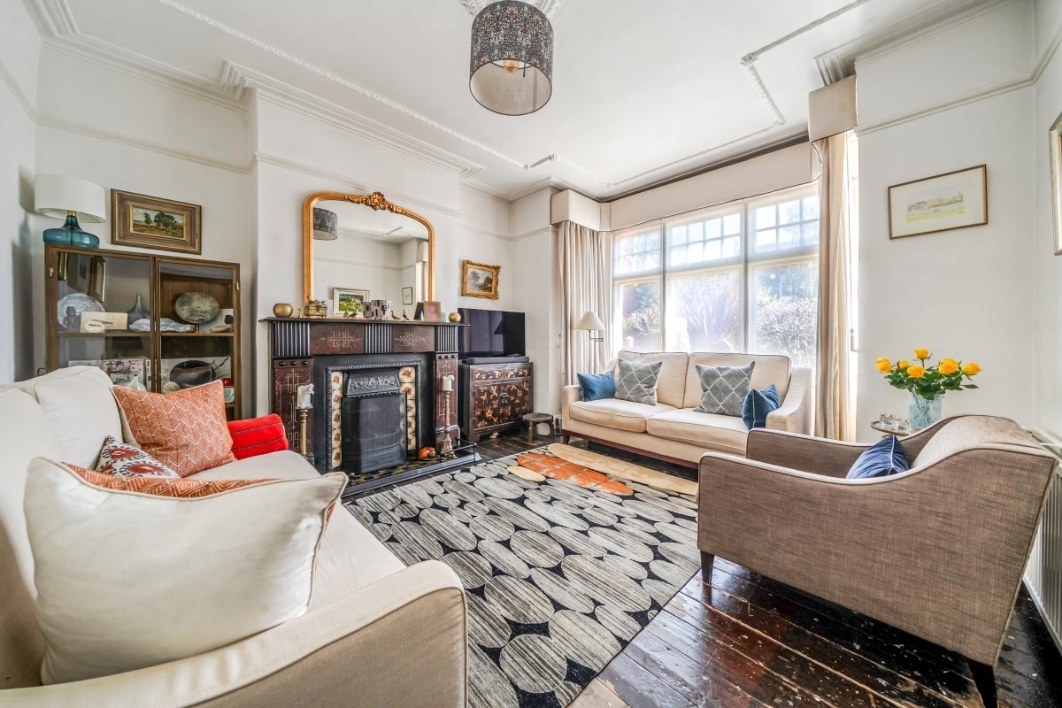 House Rusthall Avenue in Greater London