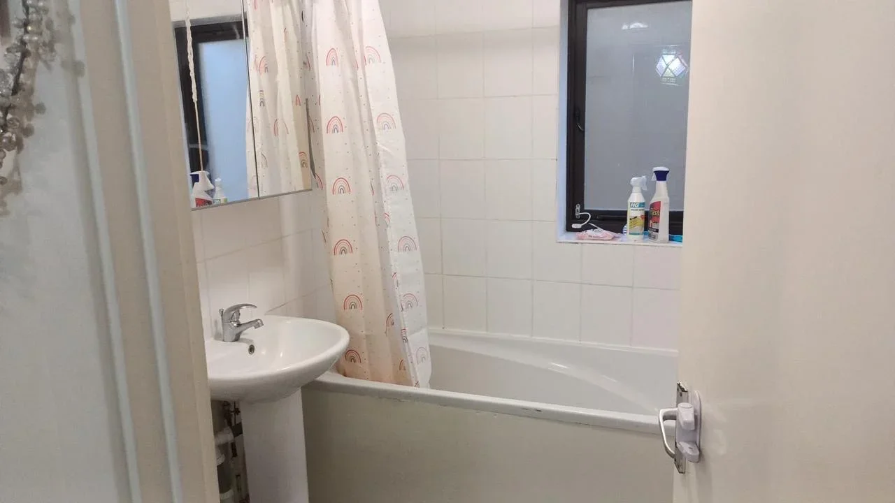 Room Crown Mews in Greater London