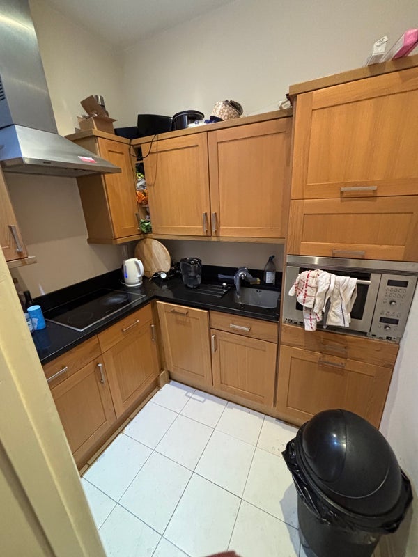 Room Trevanion Road in Greater London