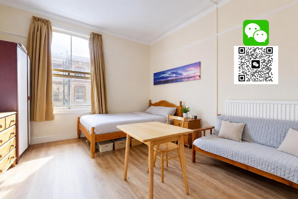 Flat Cheniston Gardens in Greater London