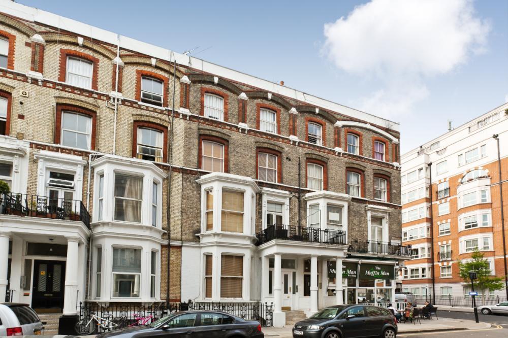 Flat Cheniston Gardens in Greater London