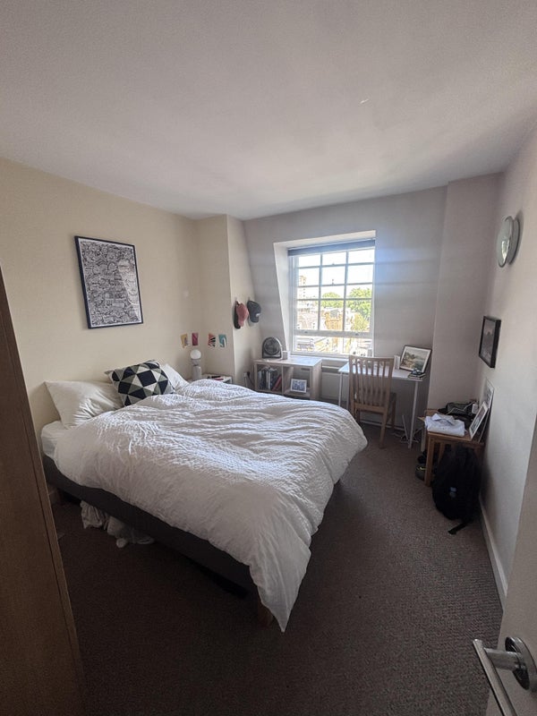 Room Stoke Newington High Street in Greater London