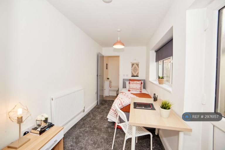 Room Trinity Lane in Hinckley and Bosworth