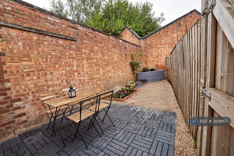 Room Trinity Lane in Hinckley and Bosworth