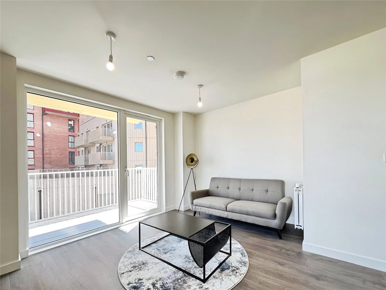 Flat Barratt Way in Greater London