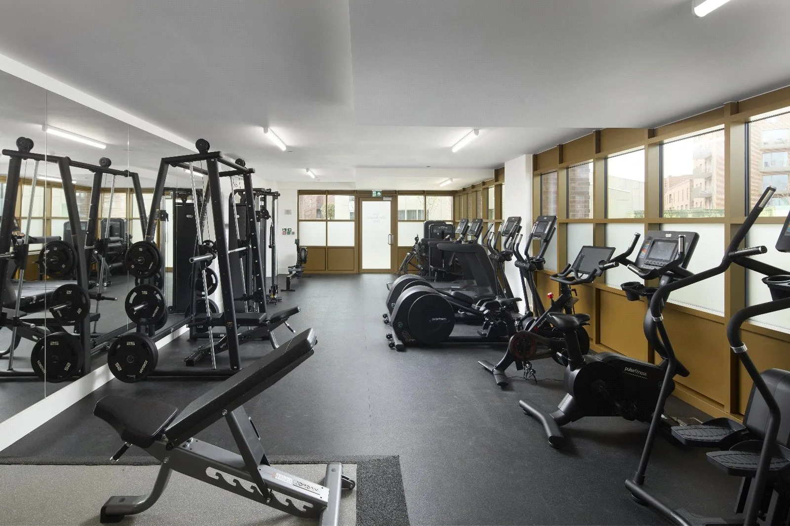 Flat Barratt Way in Greater London
