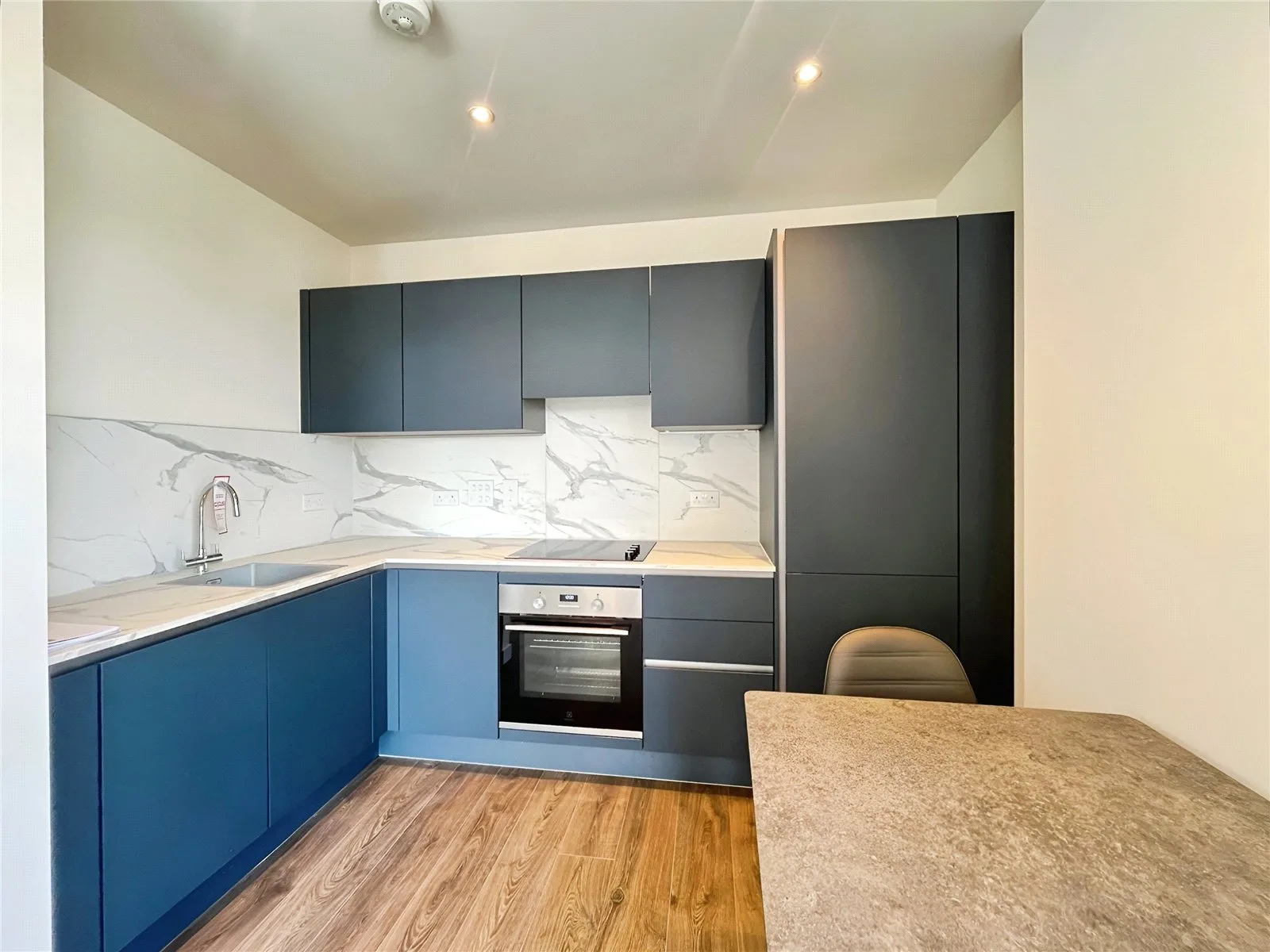 Flat Barratt Way in Greater London