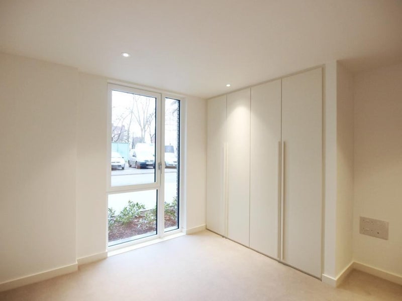 Room Devan Grove in Greater London