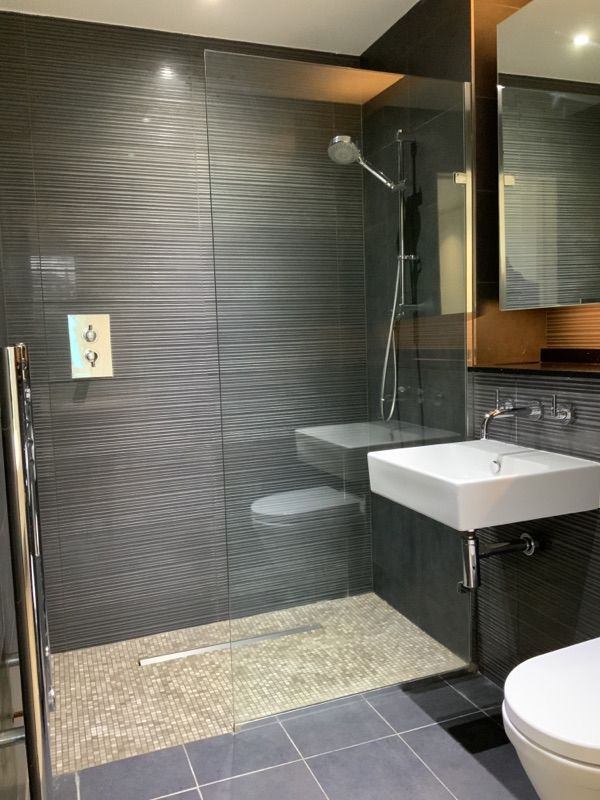 Room Devan Grove in Greater London