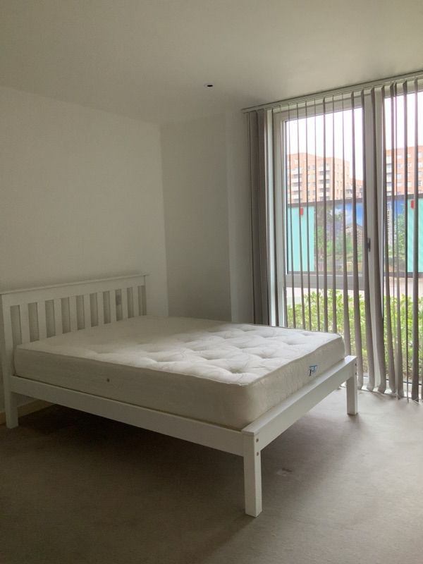 Room Devan Grove in Greater London