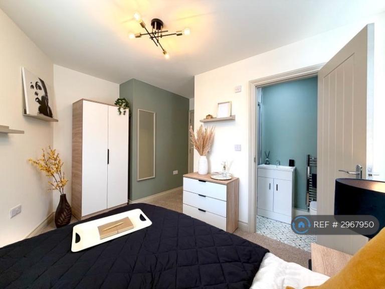 Room Adelaide Road in Cheadle