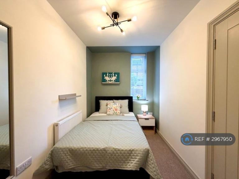 Room Adelaide Road in Cheadle