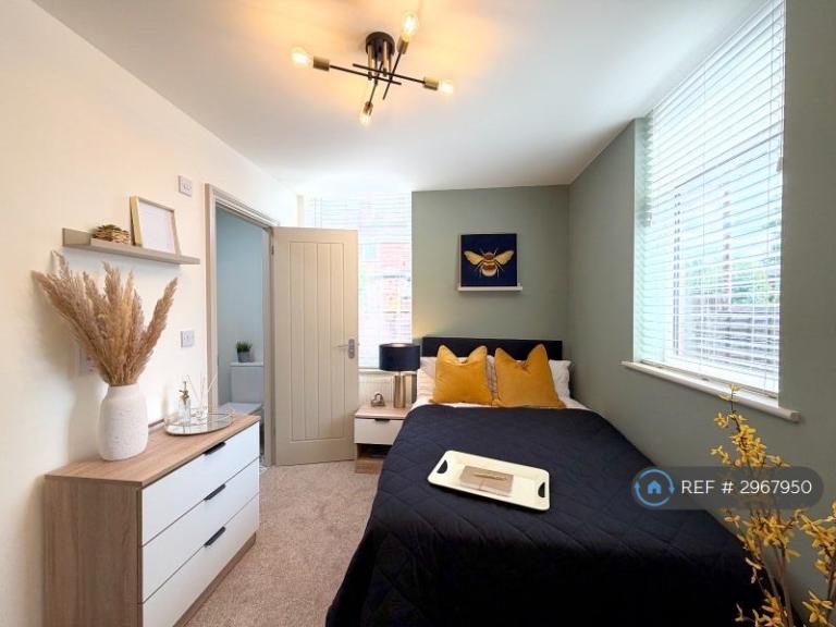 Room Adelaide Road in Cheadle