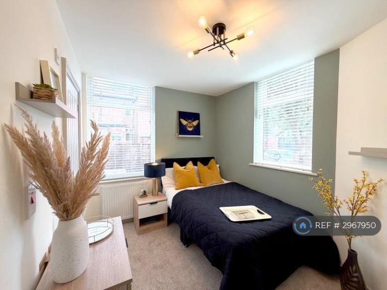 Room Adelaide Road in Cheadle