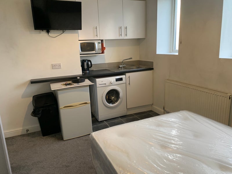 Room Greenfoot Lane in Barnsley
