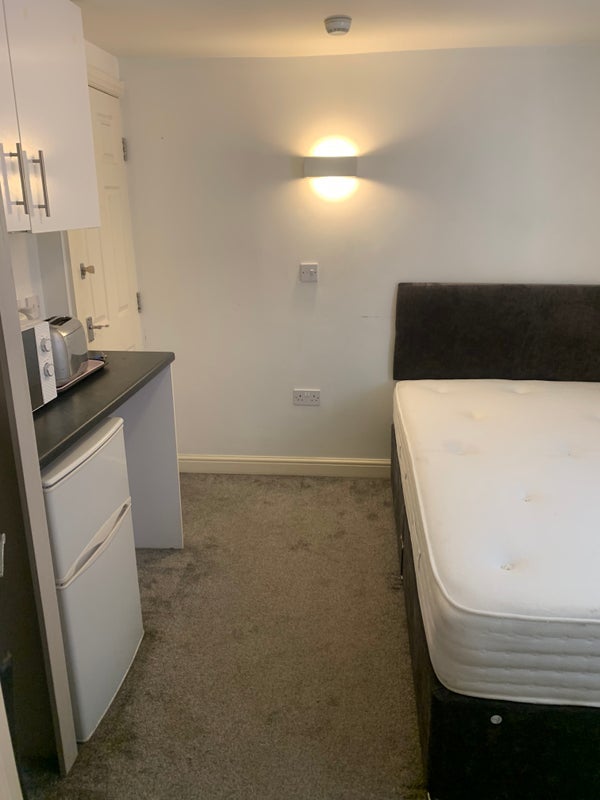 Room Greenfoot Lane in Barnsley
