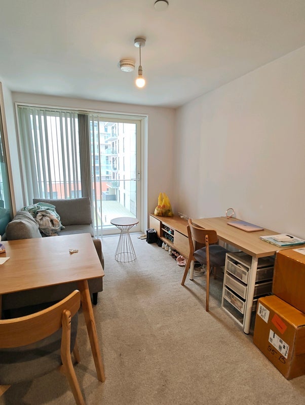 Flat Dearmans Place in Salford