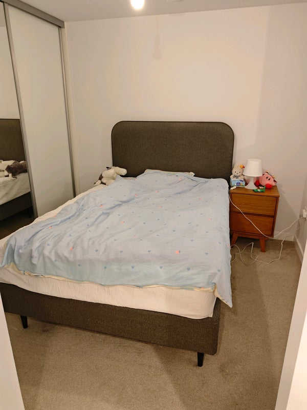 Flat Dearmans Place in Salford