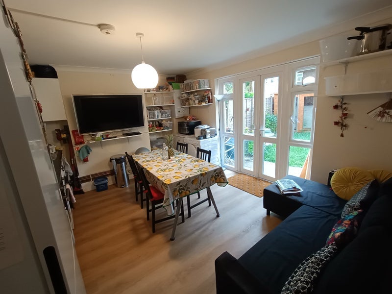 Flat Evelyn Walk in Greater London