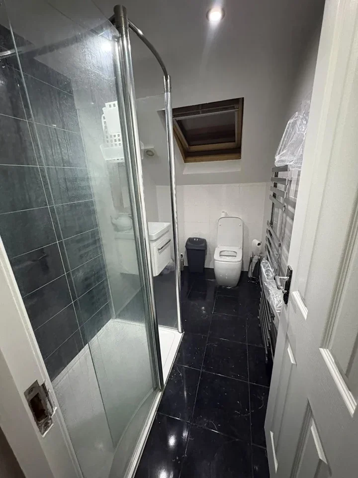 Room Byron Avenue in Greater London